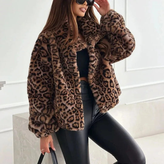 Damen nan kurze Kunstfelljacke mit Wildmuster, V-Ausschnitt und taillierter Silhouette EB