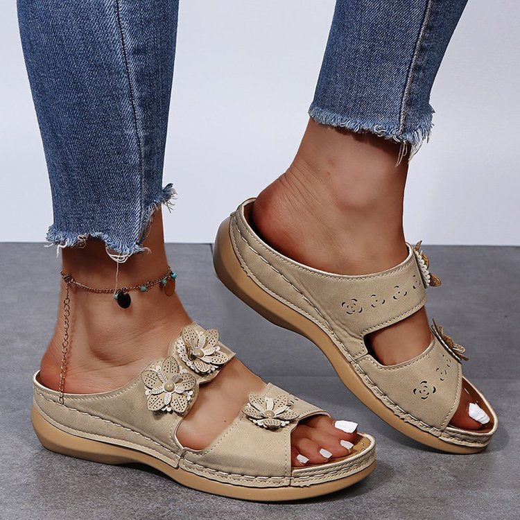Damen Komfortable Riemensandalen mit floralen Akzenten EB