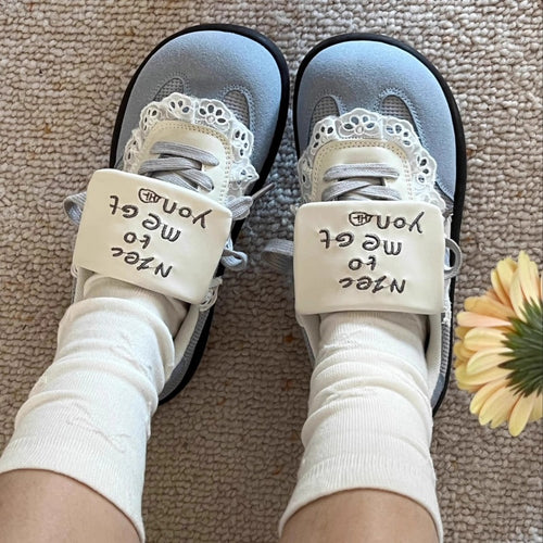 Damen Sneakers mit verspielten Spitzen-Details und weicher Sohle EB