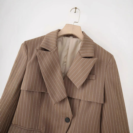Damen gestreifte Blazerjacke mit elegantem Kragen und praktischen Taschen EB