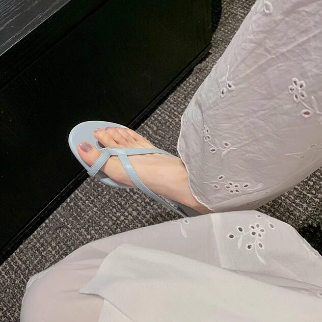 Damen Zehentrenner-Sandalen mit elegantem Riemendesign und flexiblem Fußbett EB