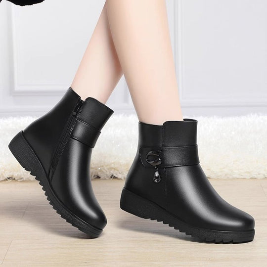 Damen gefütterte Winterstiefel mit modischer Schnallenverzierung EB