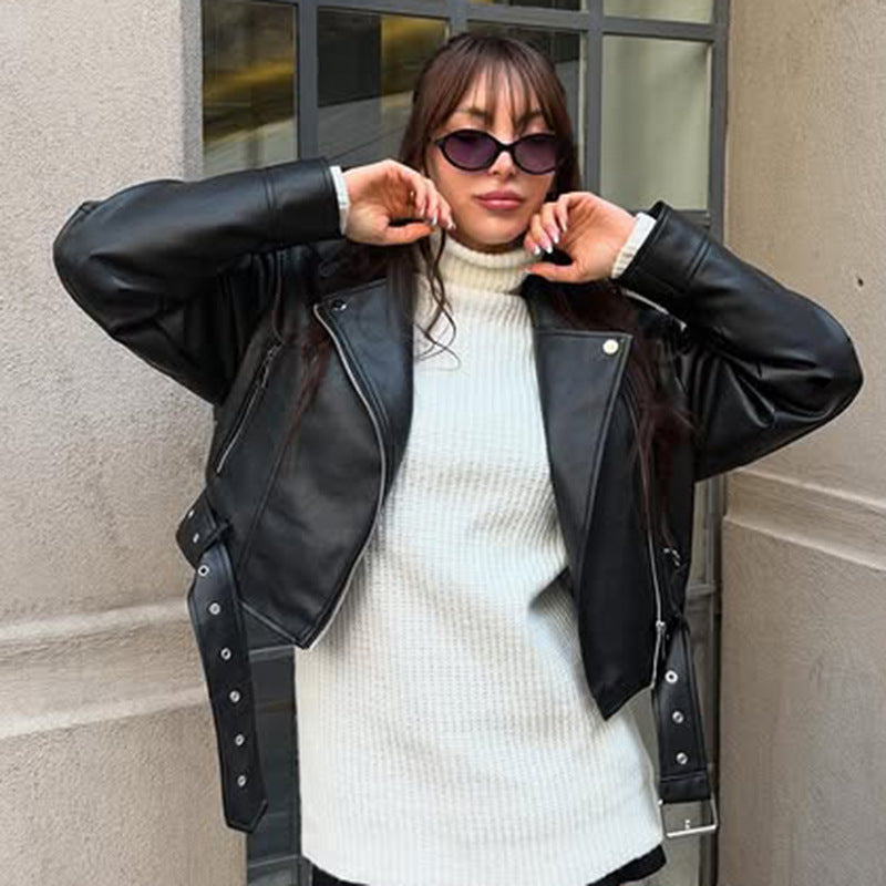 Damen nan taillierte Bikerjacke aus Kunstleder mit asymmetrischem Reißverschluss, metallischen Details und Taillengürtel EB