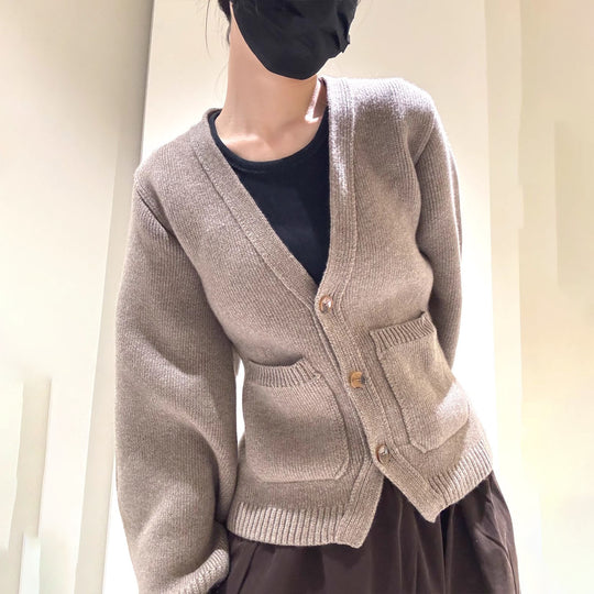 Damen Strickjacke mit weitem Schnitt und dekorativen Knöpfen EB