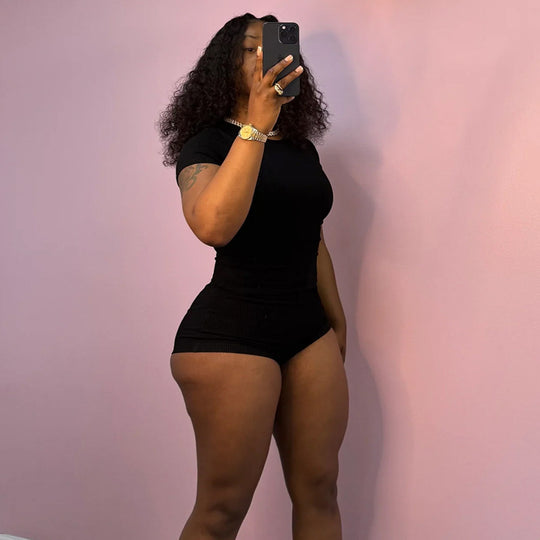 Damen Figurbetontes Jumpsuit mit kurzen Ärmeln und Rippenstruktur EB