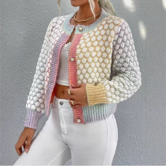 Damen Strickjacke mit verspielt gemustertem Stoff und eleganten Knopfdetails EB