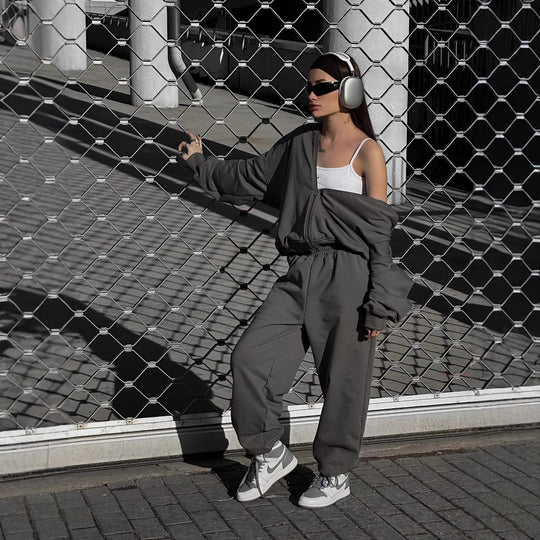 Damen Zip-Hoodie und Relax-Fit Jogginghose aus French-Terry mit elastischem Bund und Kängurutaschen Eichborn Berlin