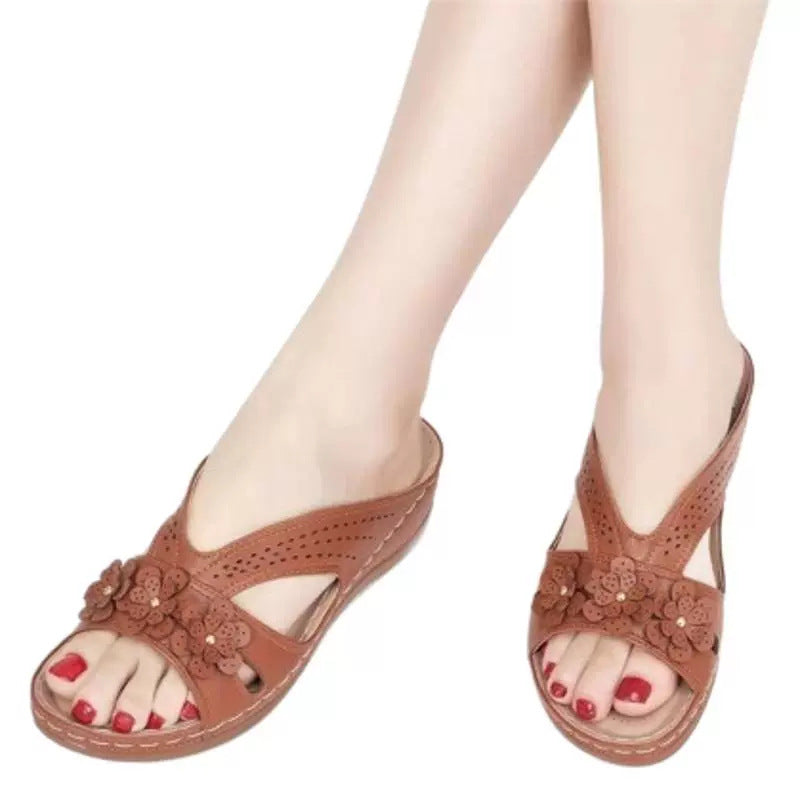 Damen komfortable Sandalen mit floralem Dekor EB