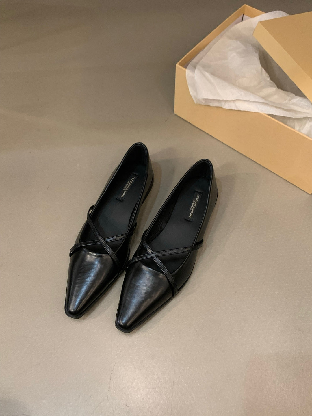 Damen elegante Ballerinas mit gekreuztem Riemchen EB