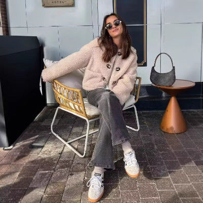 Damen Kuschelige Teddyjacke mit großen Taschen und dekorativen Verschlüssen EB