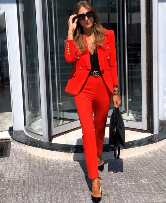 Damen Taillierter Hosenanzug mit tiefem Revers, Slim-Hose und goldenen Zierknöpfen EB
