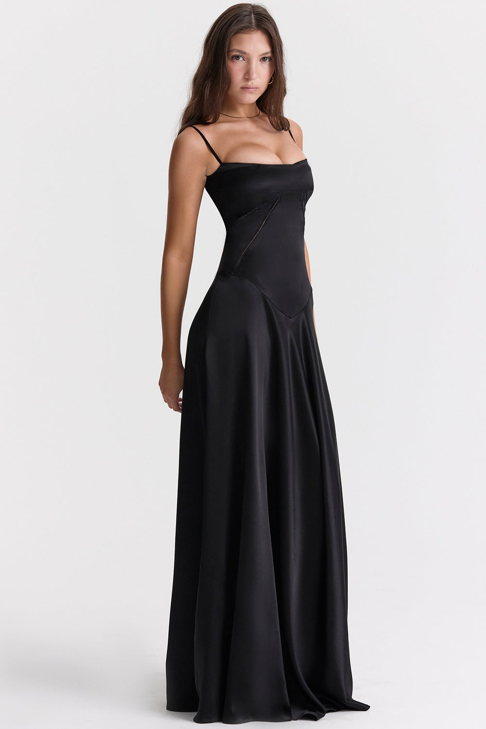 Damen Elegantes Maxikleid mit schmalen Spaghettiträgern und fließendem Satinfall EB