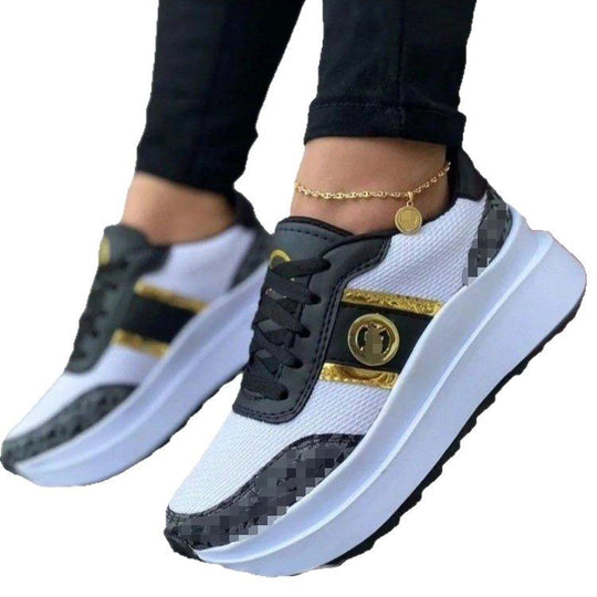 Damen  Plateau-Sneaker mit atmungsaktivem Mesh, Kunstlederbesatz und goldenen Akzentstreifen EB