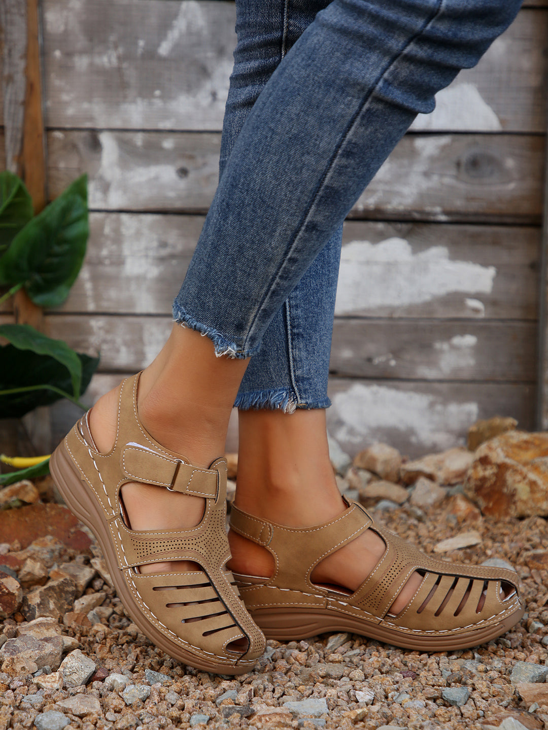 Damen komfortable Clogsandalen mit verstellbarem Riemen EB