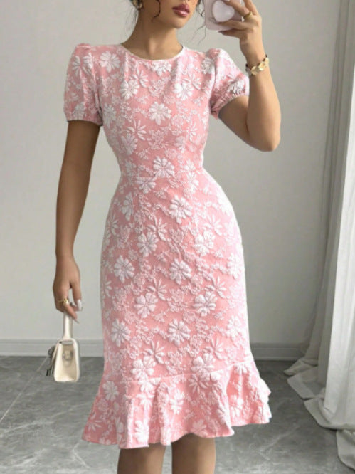Damen Kleid mit floralem Spitzenmuster und fließendem Saum EB