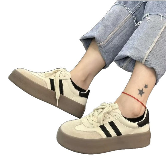 Damen Sportliche Plateausneaker mit trendigem Design EB