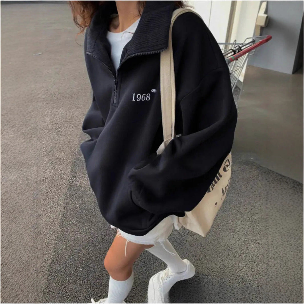 Damen oversized Hoodie mit kurzem Reißverschluss, hohem Stehkragen und Kängurutasche Minimalstick Eichborn Berlin