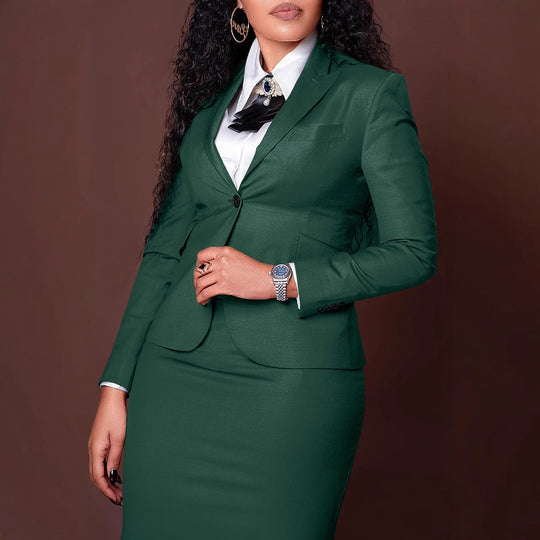 Damen nan tailliertes Business-Kostüm mit kurzem Blazer und figurbetontem Bleistiftrock EB