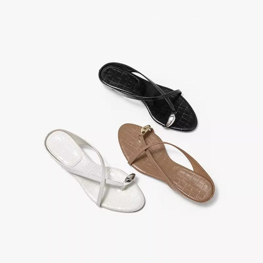 Damen Zehentrenner mit elegantem Riemendesign und hochwertigem Metallic-Detail EB