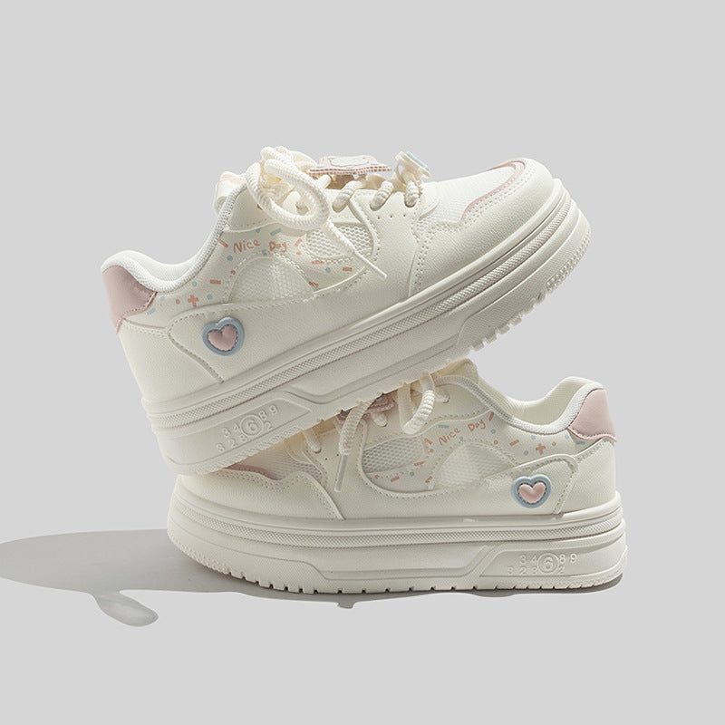 Damen Sneakers mit verspieltem Herzen-Motiv und atmungsaktiver Oberflächenstruktur EB