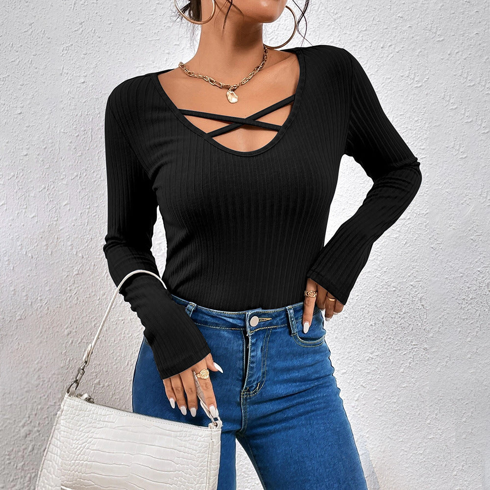 Damen geripptes Langarmshirt mit gekreuztem V‑Ausschnitt, ausgestellten Manschetten und figurbetonter Stretch-Passform Eichborn Berlin