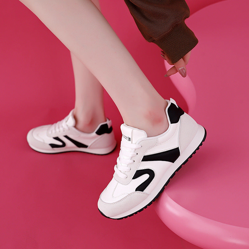 Damen Sneaker mit sportivem Design und atmungsaktiven Einsätzen EB