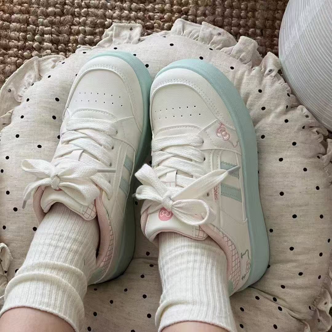 Damen Sneakers mit verspieltem Design von EB