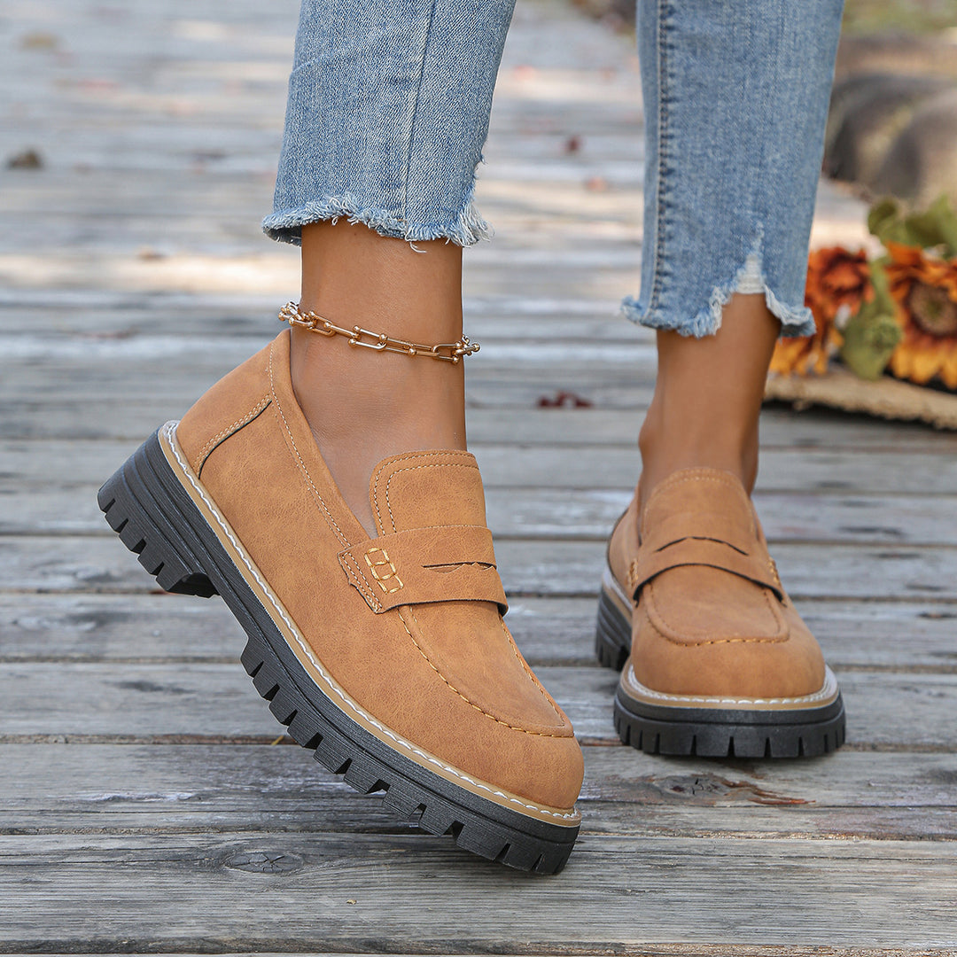 Damen robuste Loafer mit markanter Profilsohle, weichem Veloursoptik-Obermaterial und gepolstertem Komfortfußbett EB