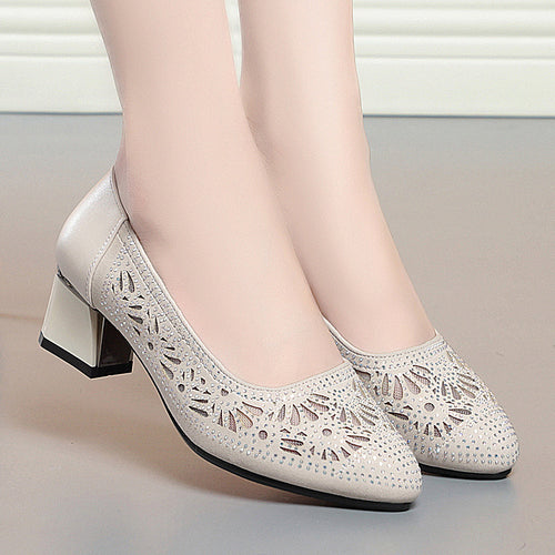 Damen Dekorative Pumps mit funkelnden Strassapplikationen und elegantem Design EB