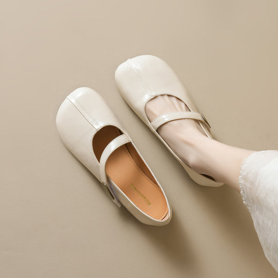 Damen Ballerinas mit elegantem Riemen und hochwertiger Lackoberfläche EB