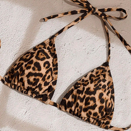 Damen Triangel-Bikini mit raffinierten Rüschendetails und floralem Überrock EB