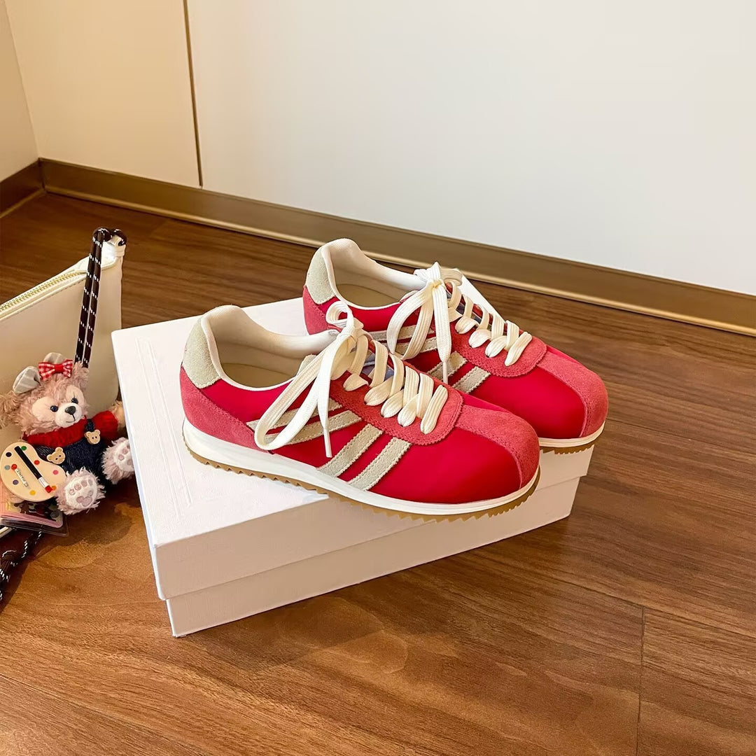 Damen Retro-Laufsneaker mit eleganter Wildleder-Applikation EB