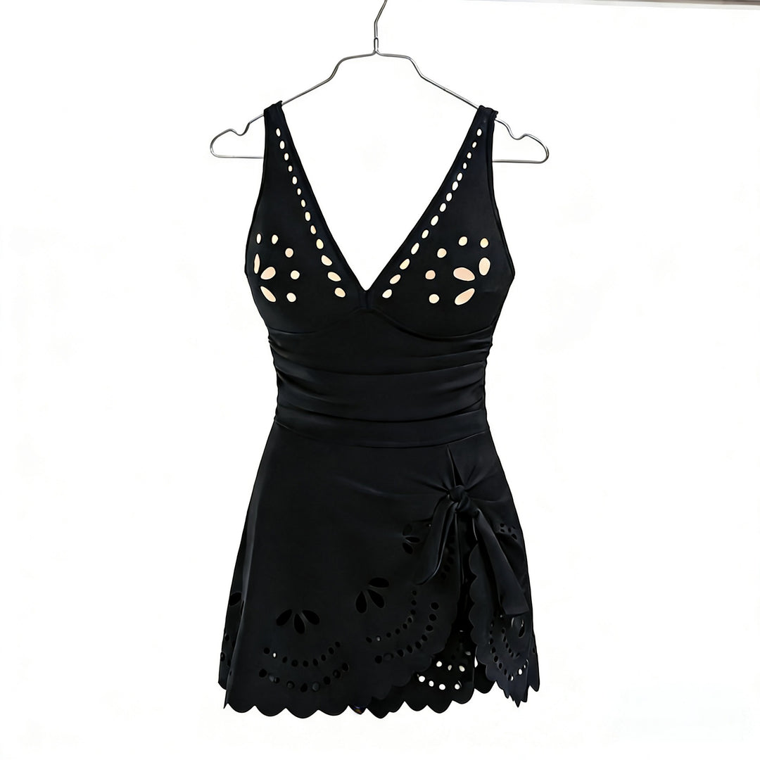 Damen Bademode mit raffinierten Cut-Outs EB