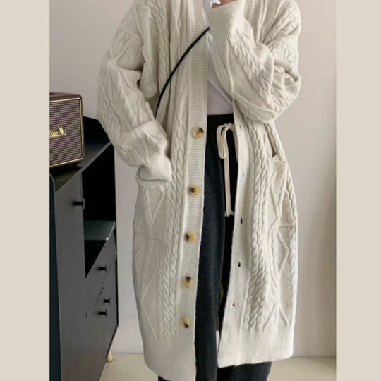 Damen Strickjacke mit Zopfmuster und Knopfverschluss EB