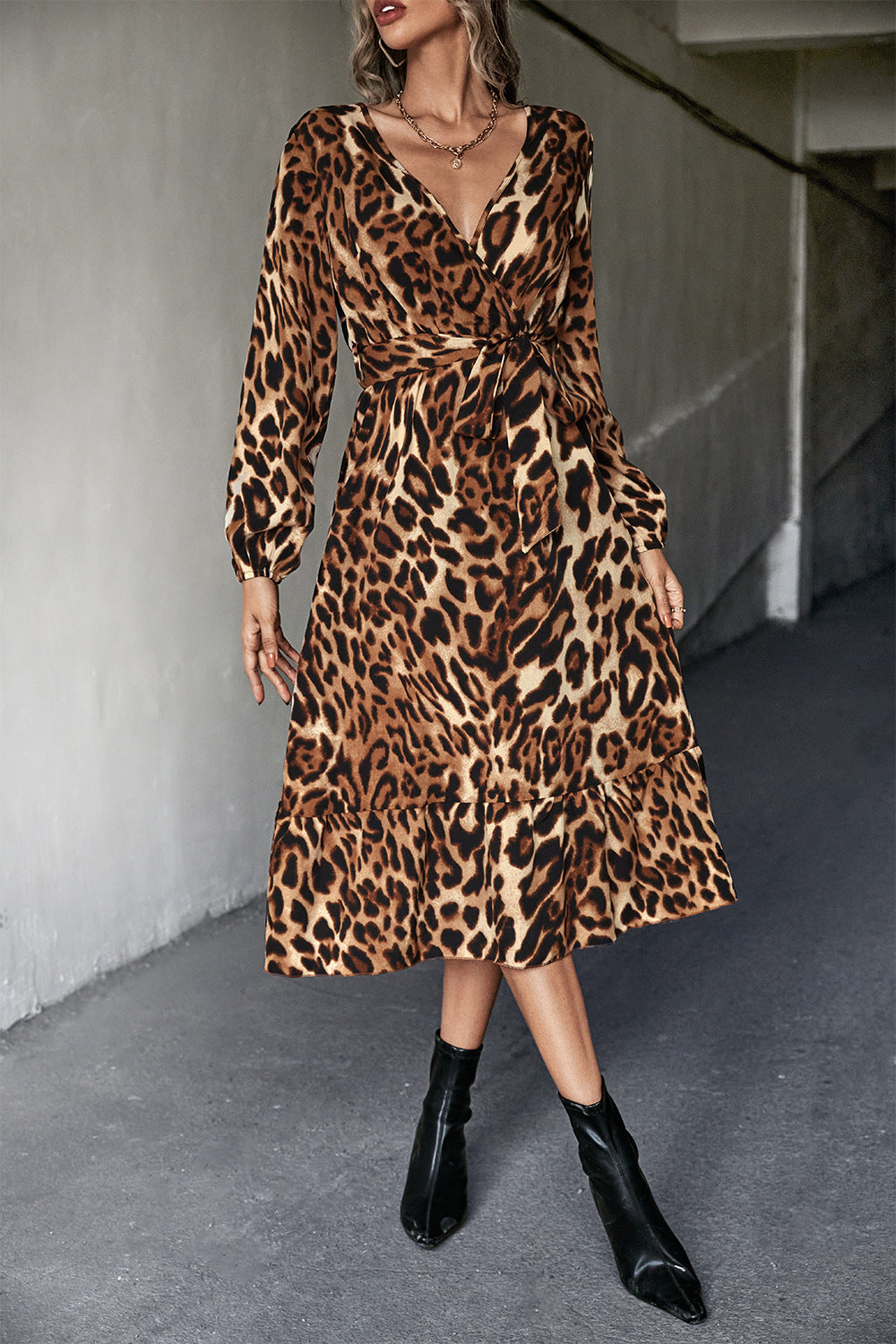 Damen Wickelkleid im modischen Leopardenmuster mit elastischem Taillengürtel EB
