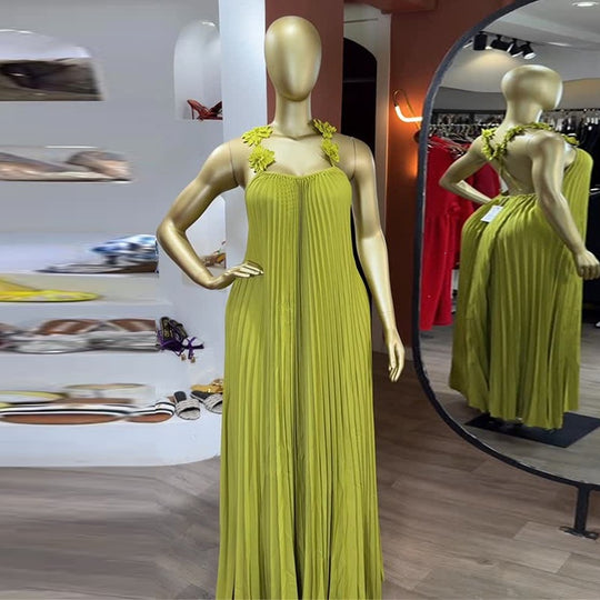 Damen Elegantes Maxikleid mit lässigem Faltenwurf und dekorativen Schulterblüten EB