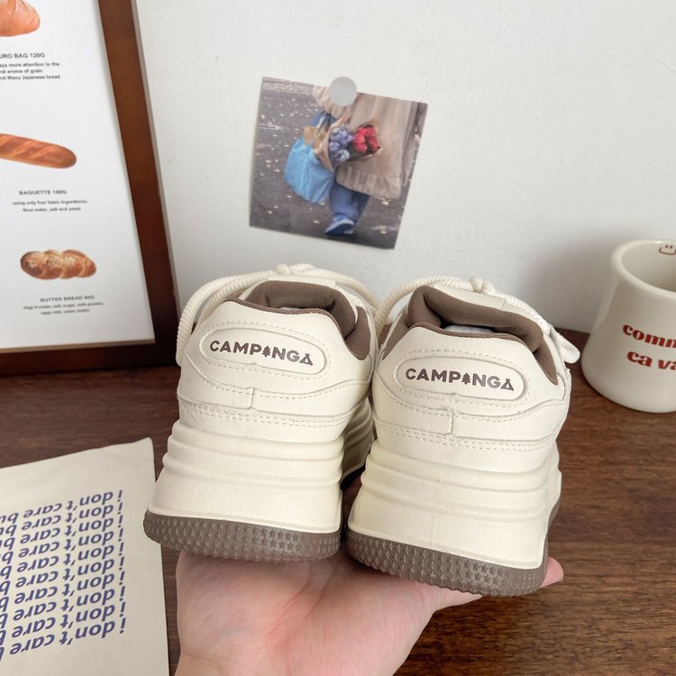 Damen Sportliche Sneakers mit stabiler Sohle und atmungsaktiver Oberflächenstruktur EB
