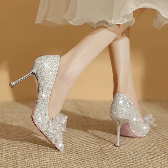 Damen Glamouröse Spitzen-Pumps mit glitzernden Akzenten und zierlichem Absatz EB