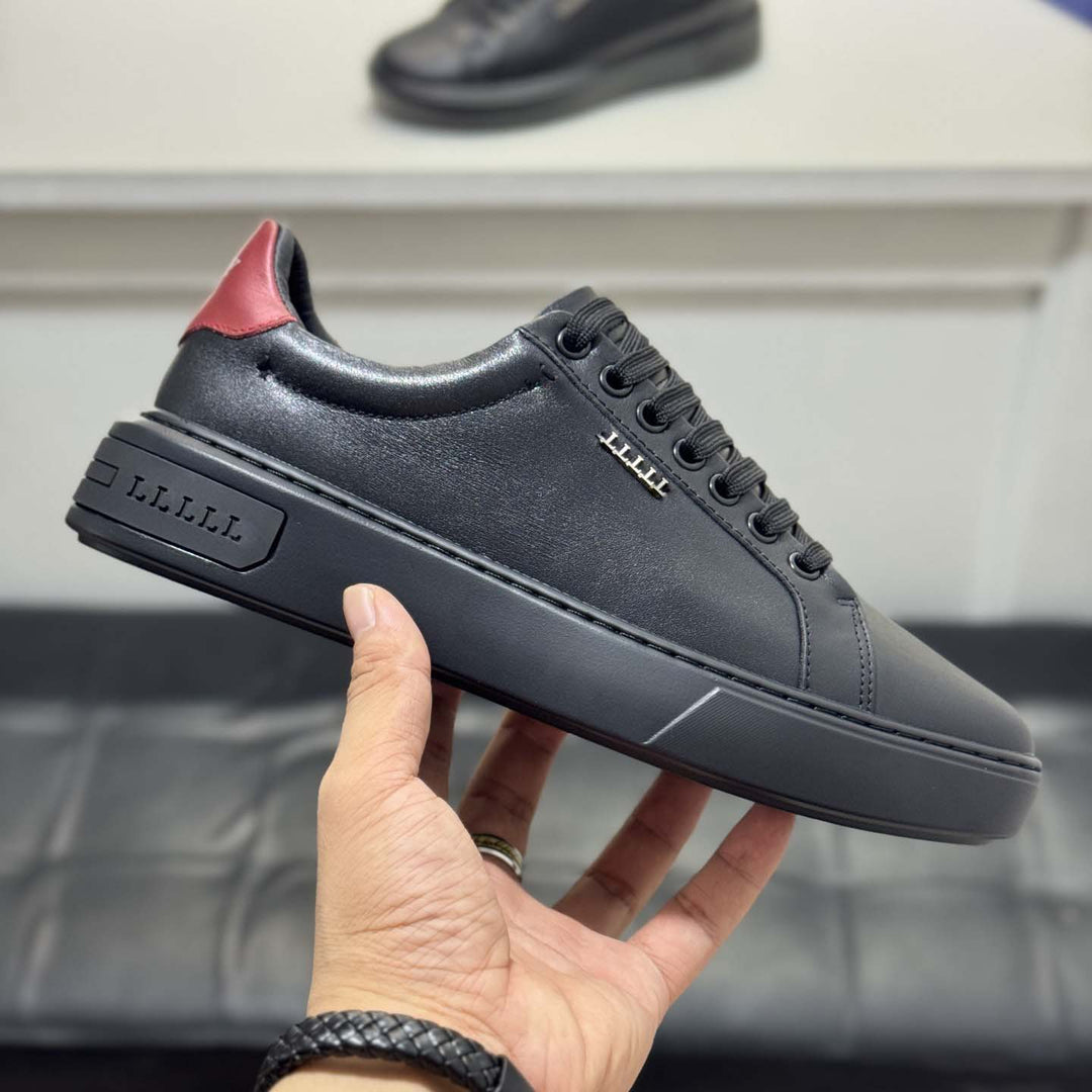 Damen Klassische Sneakers mit eleganten Akzenten von EB