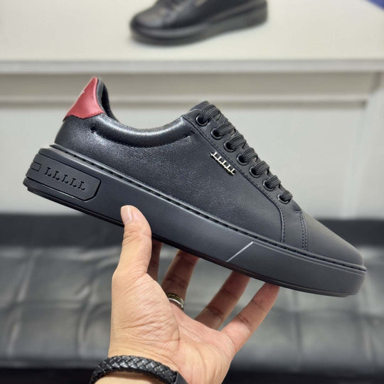 Damen Klassische Sneakers mit eleganten Akzenten von EB