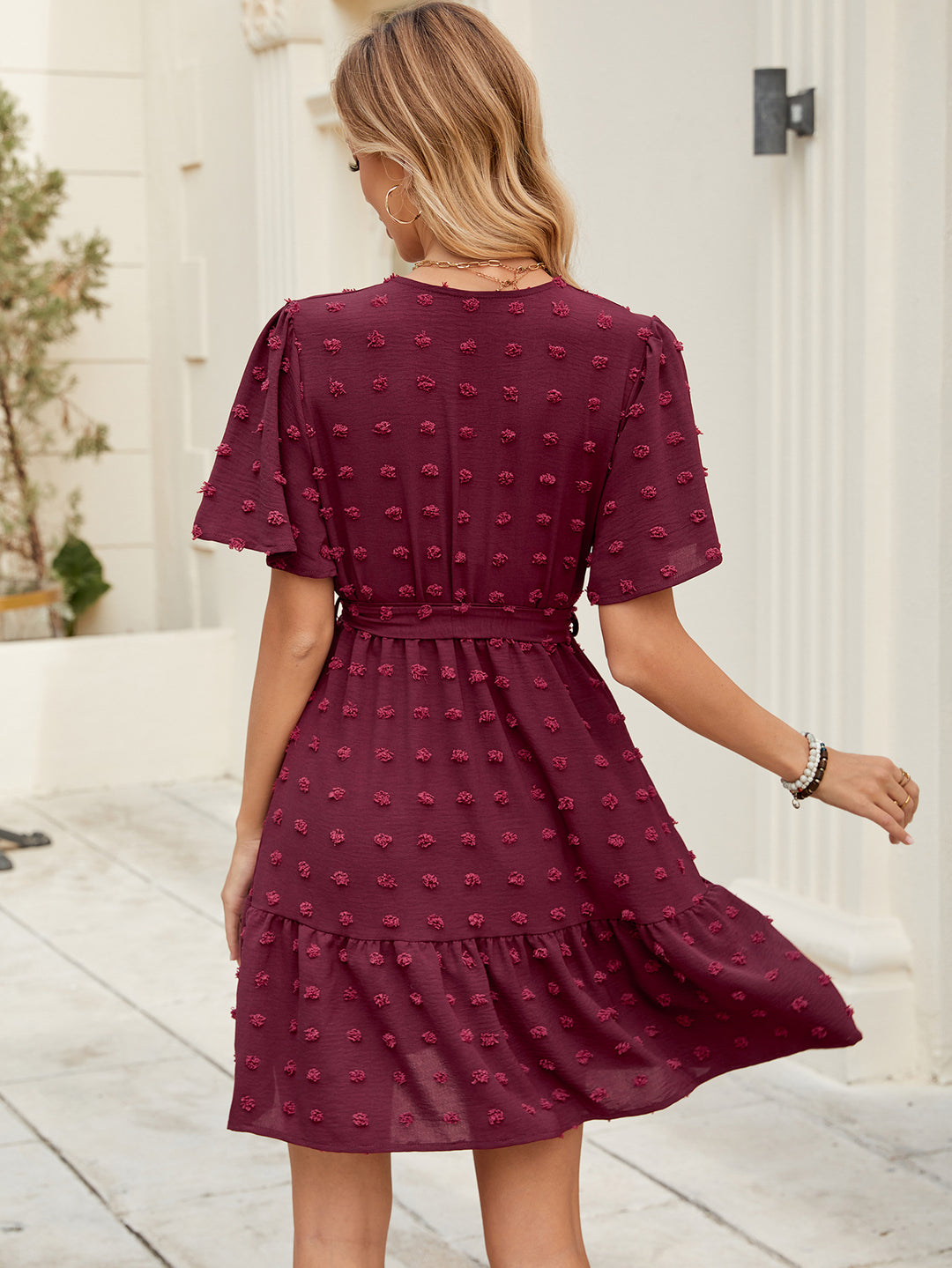 Damen Wickelkleid mit raffinierten Rüschendetails und floralem Relief EB