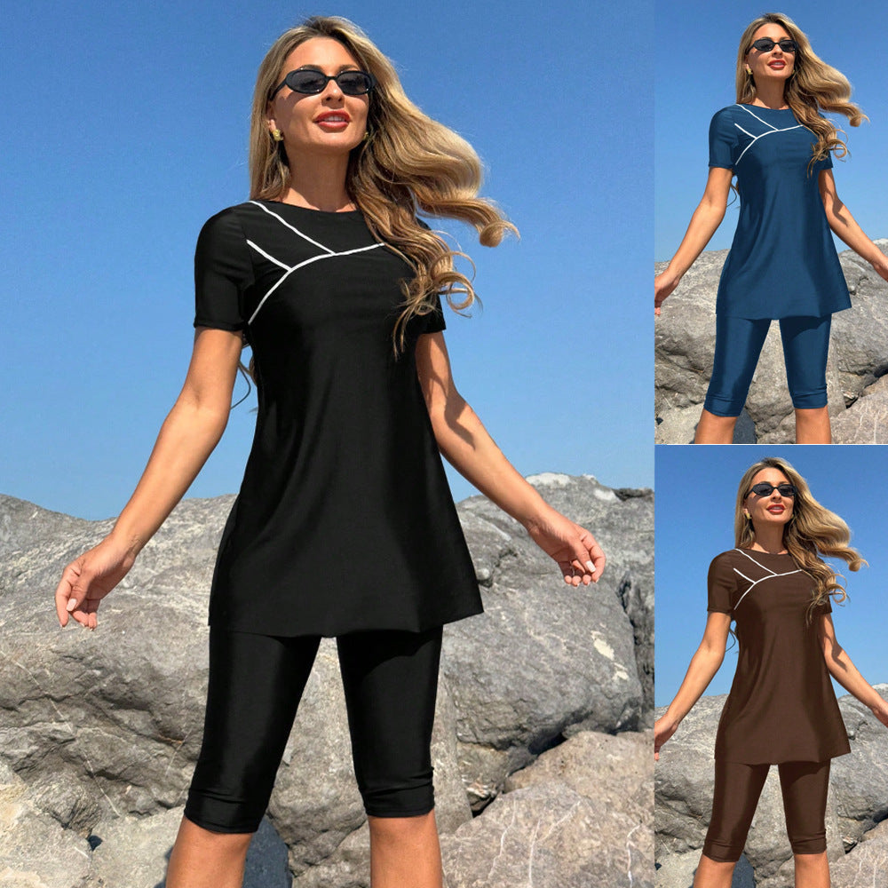 Damen Sportliches Strandoutfit mit kurzem Oberteil und Radlerhosen EB