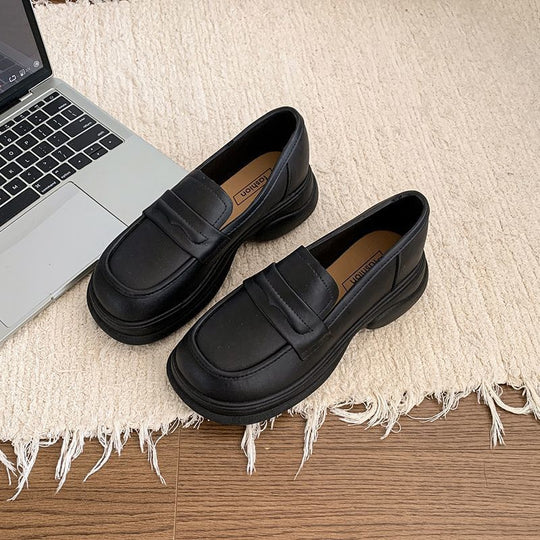Damen modische Mokassins mit goldenen Schmuckdetails EB