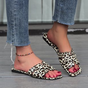 Damen Komfortable Zehensandalen mit modischem Schnitt und dekorativen Riemen EB
