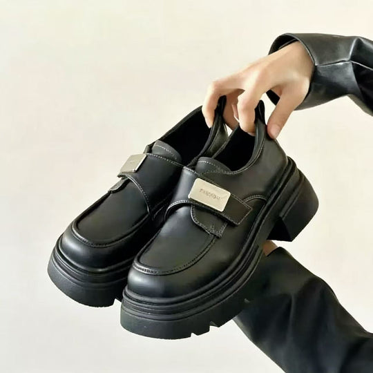 Damen Modische Schnürung Slipper mit glänzender Oberfläche und robustem Profil EB