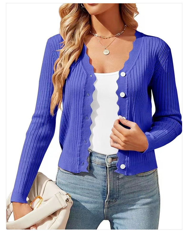 Damen Feiner Rippstrick Cropped-Cardigan mit Wellensaum und dekorativer Knopfleiste EB