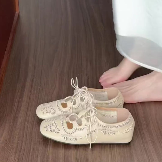 Damen Ballerina-Slipper mit dekorativer Schnürung und filigranem Spitzenmuster EB