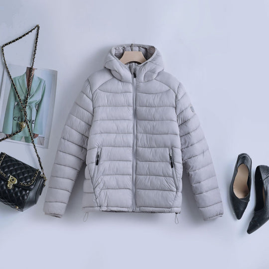 Damen nan ultraleichte gesteppte Kapuzenjacke mit thermoisolierender Füllung und taillierbarem Tunnelzug EB