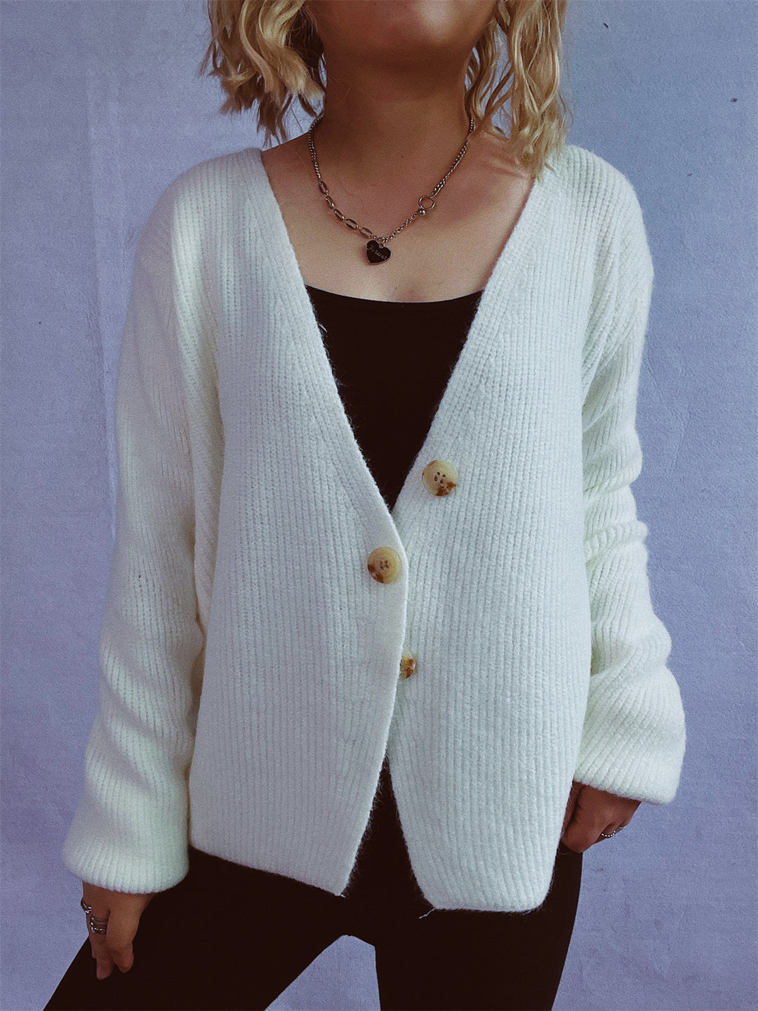 Damen lässiger Strickcardigan mit dekorativen Knopfdetails EB