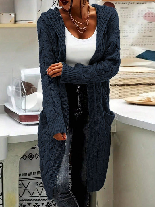 Damen Strickjacke im lässigen Langschnitt mit Zopfmuster und praktischen Taschen EB